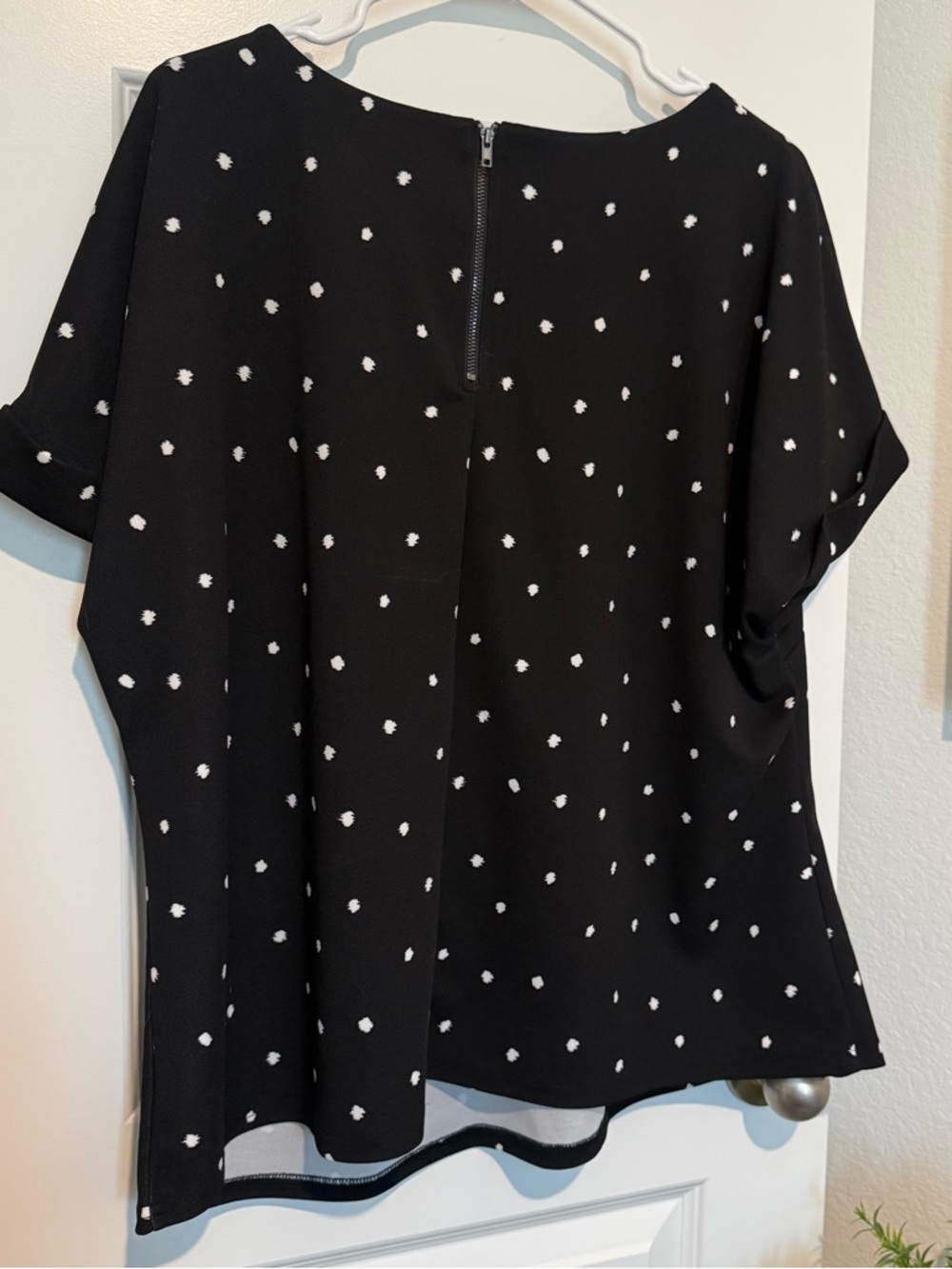 MELLODAY Black Blouse with White Dot Print Size 1X - Picture 4 of 5